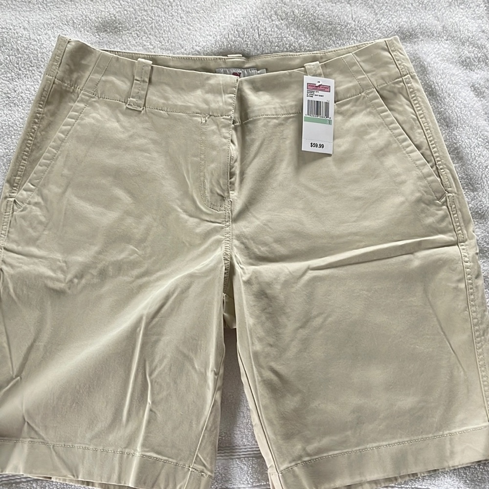Vineyard Vines 9in every day short. EUC